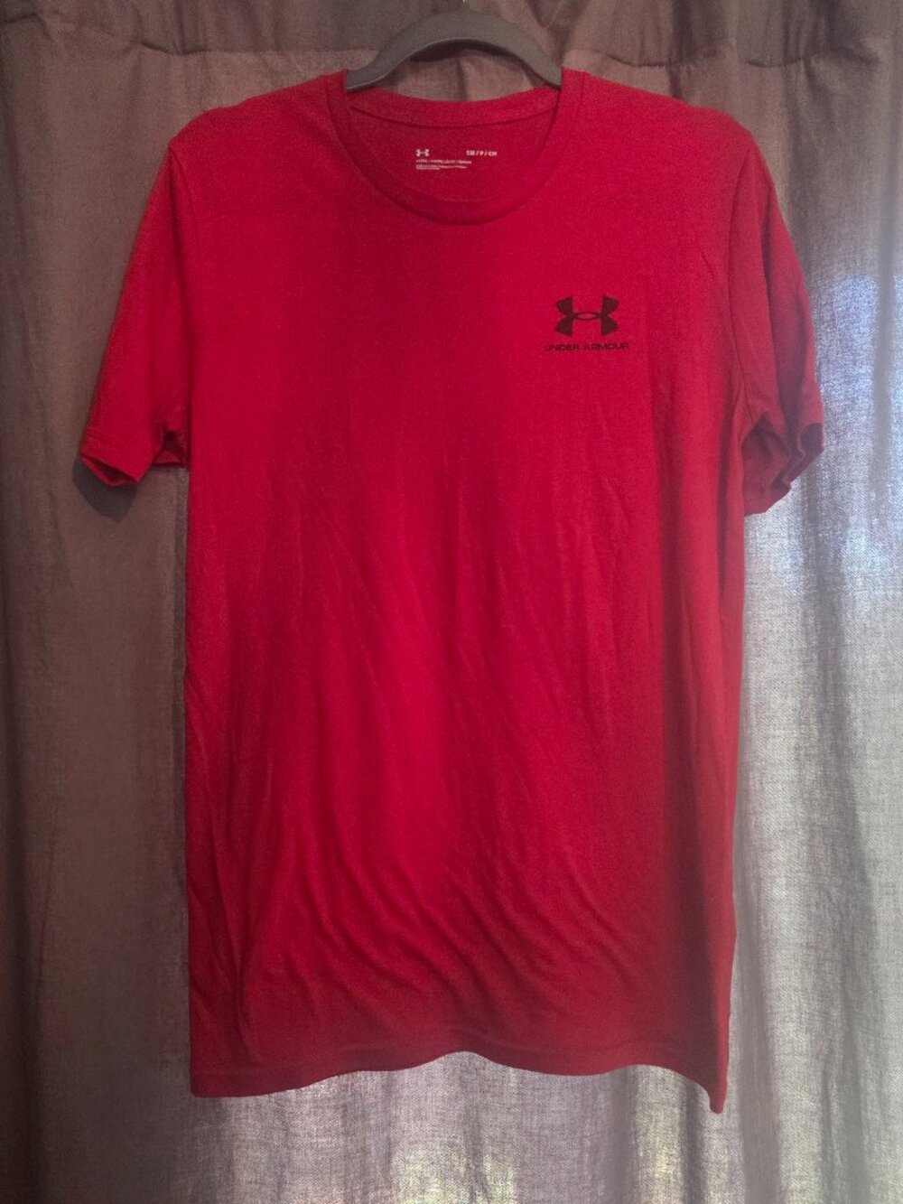 Under Armour UA Left Chest Logo T-Shirt Red Size Small Loose Fit